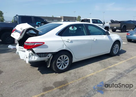 2017 Toyota Camry Le z USA, uszkodzony, nr VIN 4T1BF1FK8HU768038